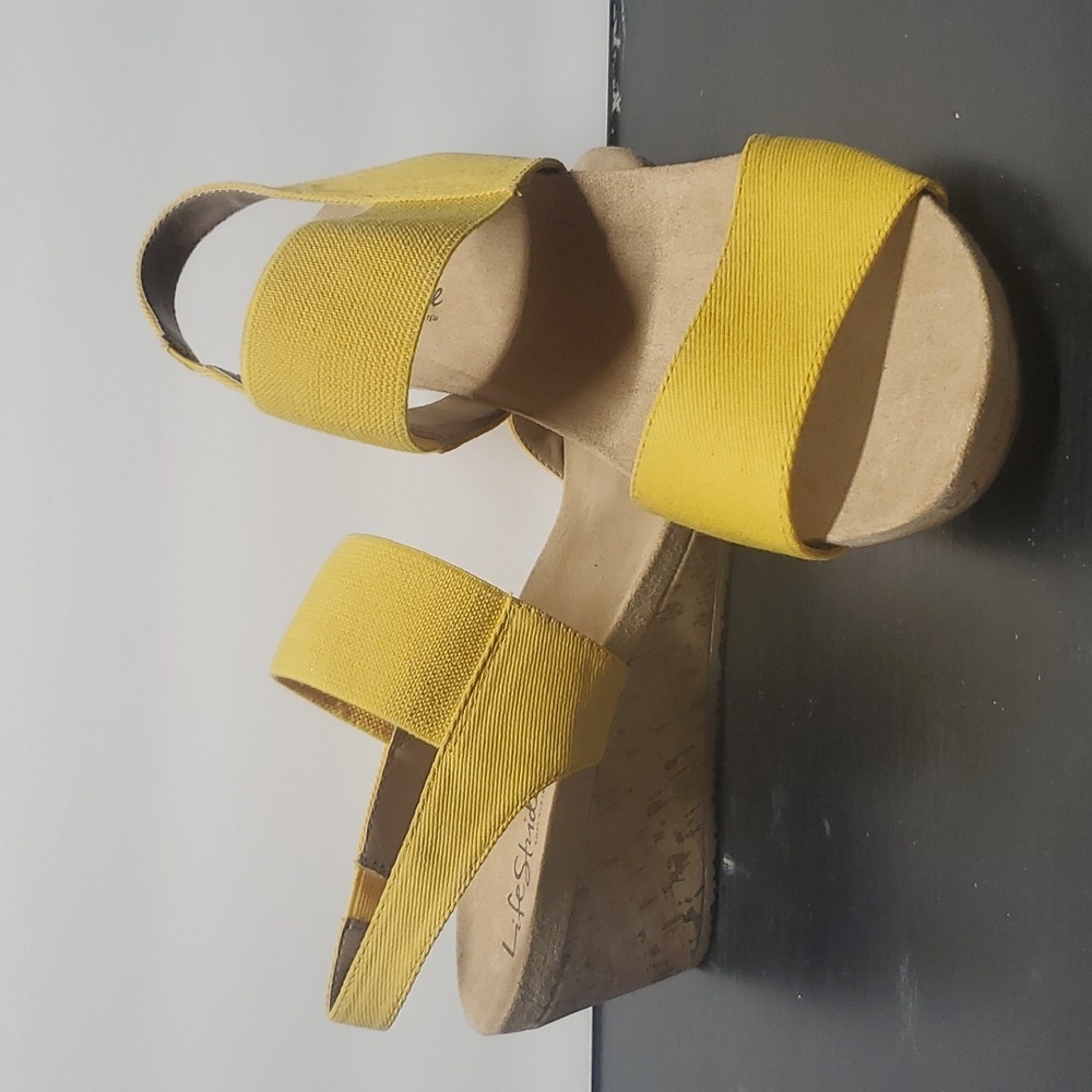 #09–Life Stride FLEX Yellow Wedge Soft System Padded Comfort Sandals 9.5